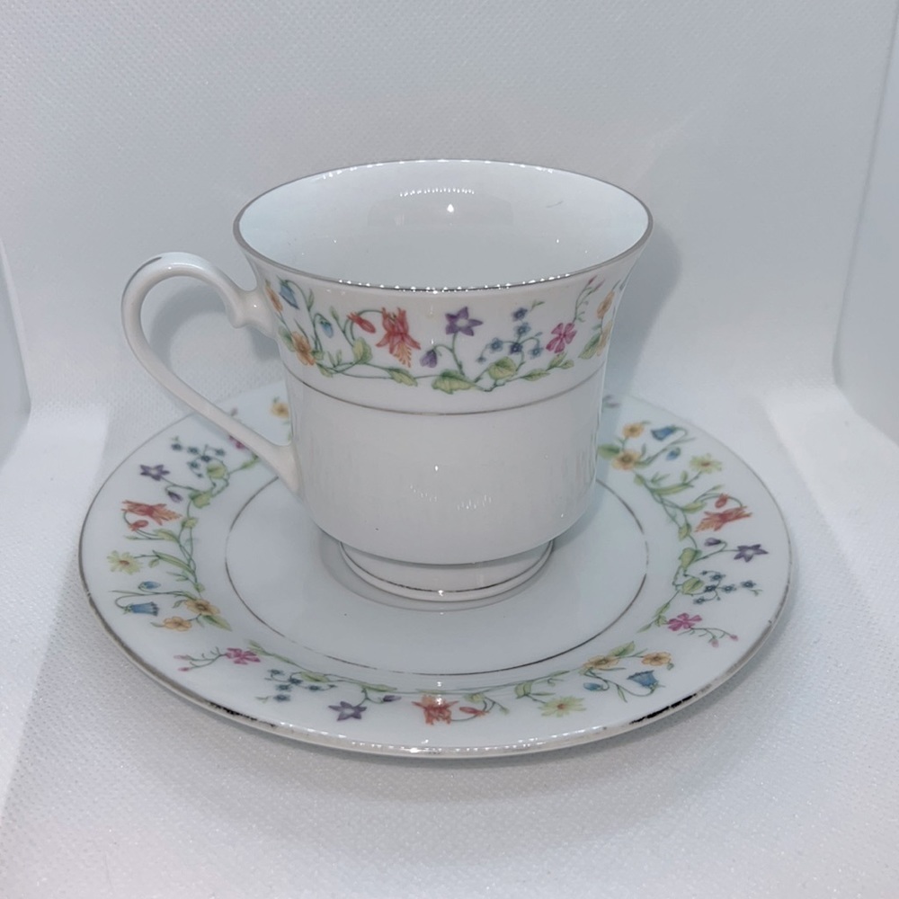 CROWN MING TEA CUP AND SAUCER SUSAN PATTERN VINTAGE FINE CHINA FLOWERS FLORAL